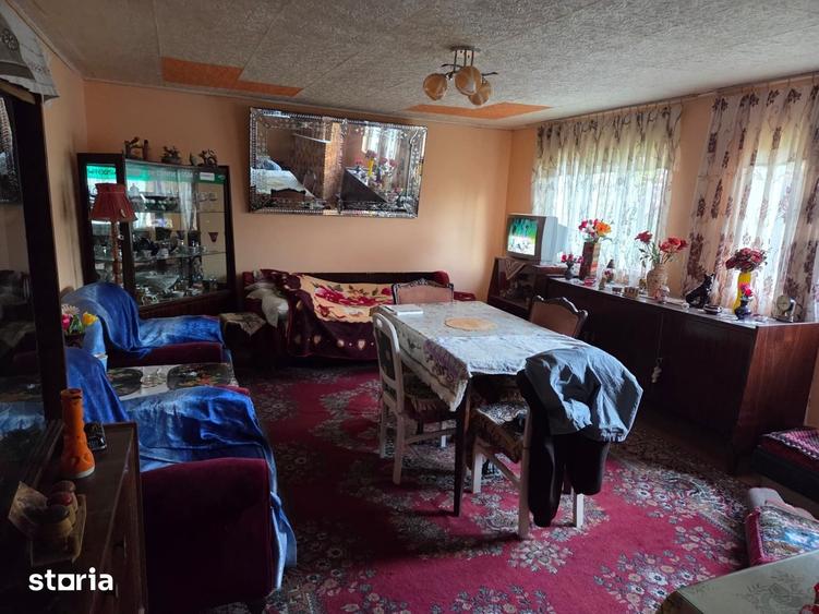 Casă cu 4 camere cu Teren 1100 Mp în Moșteni