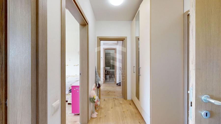 Apartament cu 4 camere semidecomandat, mobilat în Băneasa