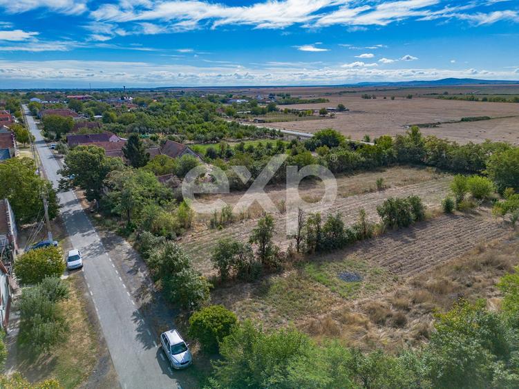 Teren Construcții intravilan de 1700 mp, în Hitiaș