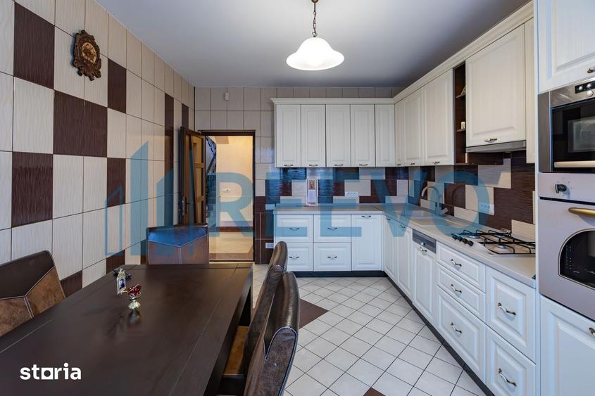Casă cu 6 camere cu Teren 1000 Mp în Măgura