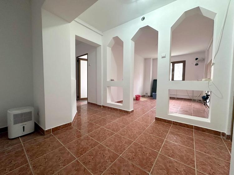 ZIMBRU - Bloc 1980, Apartament 3 camer decomandat, parter, MOBILAT - 1