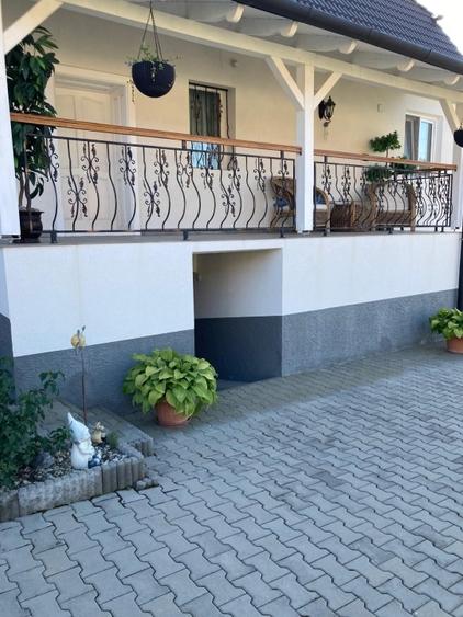 Proprietate super cu  încălzire în pardoseală  cu două case pe curte mare cu 270 - 4