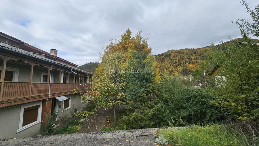 Casa solida din caramida, mobilata, garaj, teren generos - Tarcau