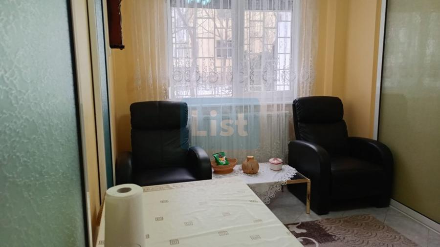 Apartament cu 3 camere semidecomandat, mobilat în Micro 40