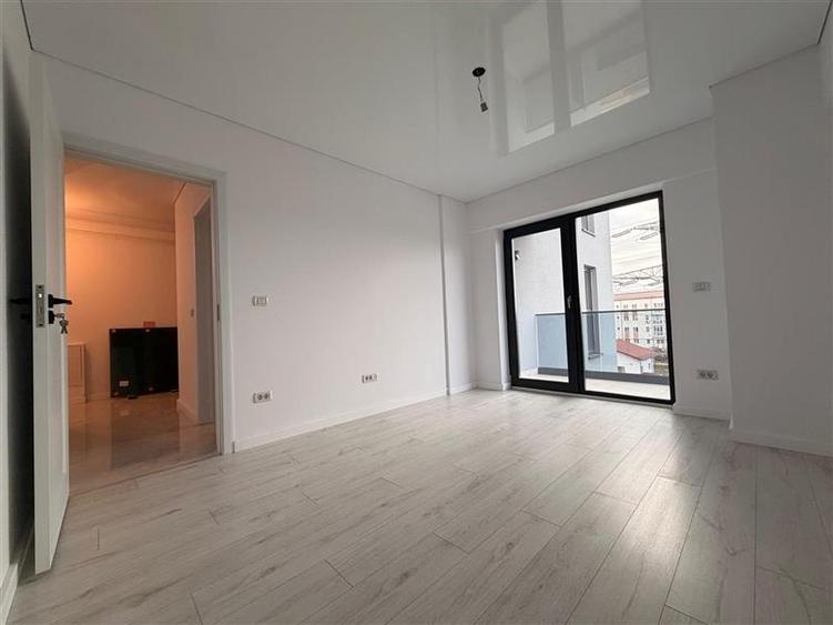 Apartament cu 3 camere, 2 bai Bloc nou Nicolina, et. intermediar - 16