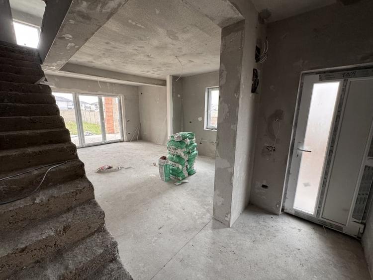 DIRECT DEZVOLTATOR, DESPARTIT PRIN C.T, 4 CAMERE - 2