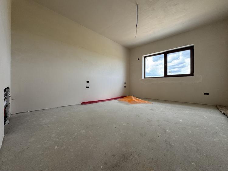 Duplex cu 4 camere cu Canalizare în Chișoda