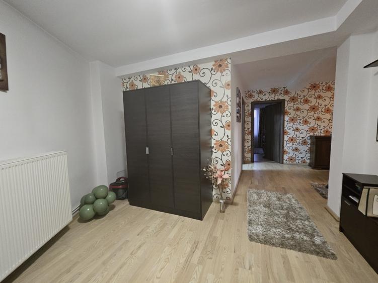 Imobil P+2E+M, cu spațiu comercial, zona Spitalul Județean, comision 0% - 28