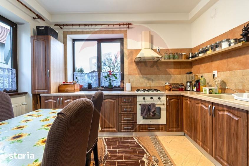 Casă cu 8 camere cu Teren 7150 Mp în Ozun