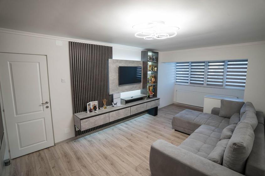 Apartament 2 camere, decomandat,etaj 3, zona centrala - 1