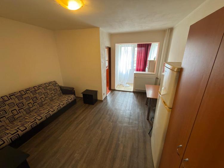 Garsoniera de vanzare, zona Fizicienilor, strada Shitului 9, et 3, bloc din 1983 - 2