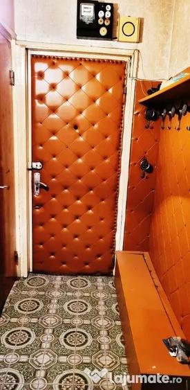 Apartament cu 3 camere decomandat în Tineretului