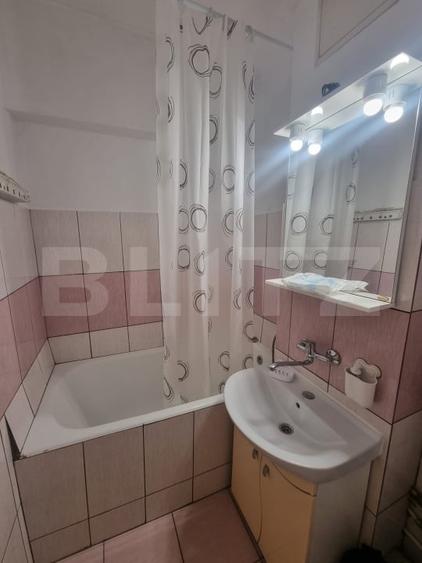 Apartament de inchiriat cu 2 camere, 50 mp, zona Rotonda - 11