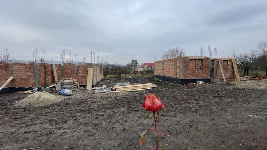 De vanzare casa Parter cu Mansarda - 1