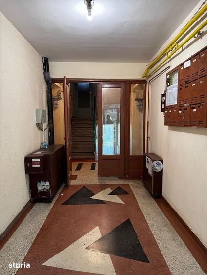Apartament cu 3 camere decomandat în Podu Roș