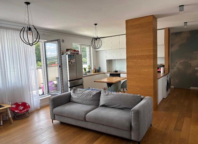 Apartament cu 3 camere semidecomandat în Florești - 2