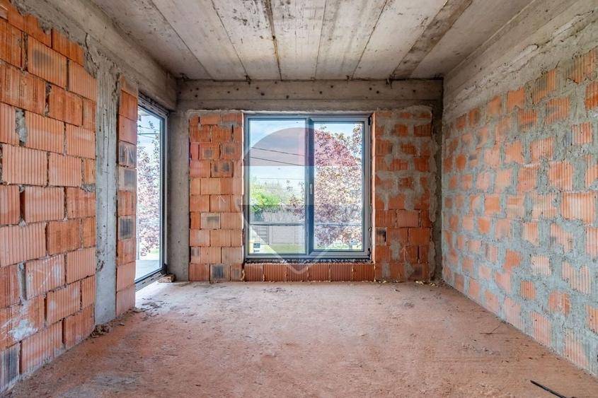 Casă individuală cu 5 camere cu Teren 264 Mp în Vest