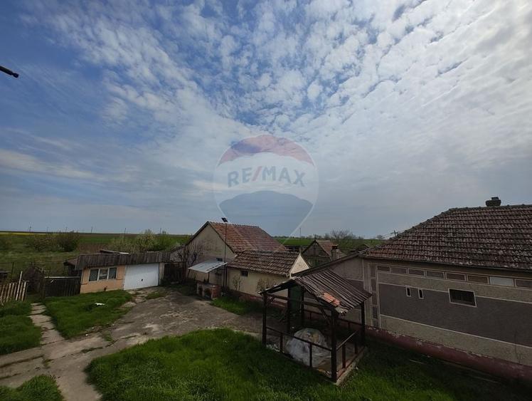 Casa de vanzare cu teren de 2175 mp,anexe si livada generoasa | Mailat - 29