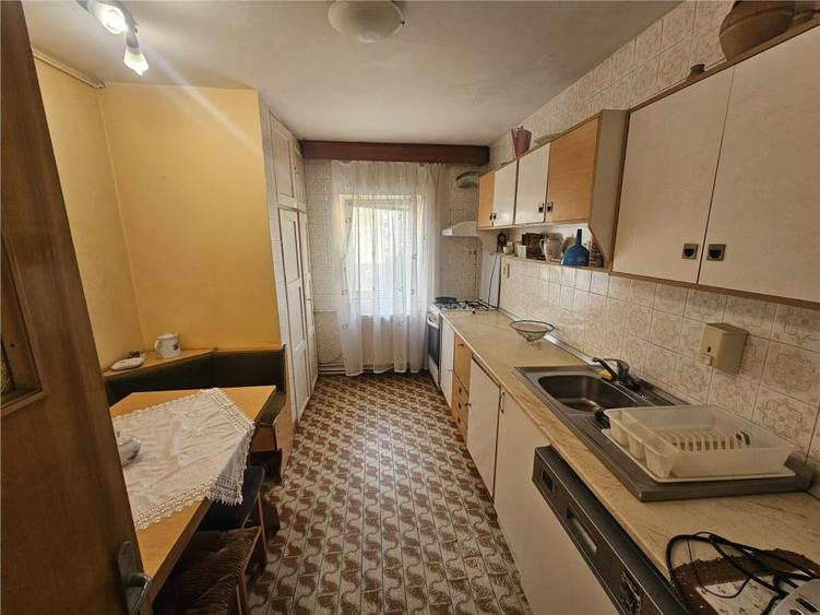 Apartament cu 4 camere decomandat în Central