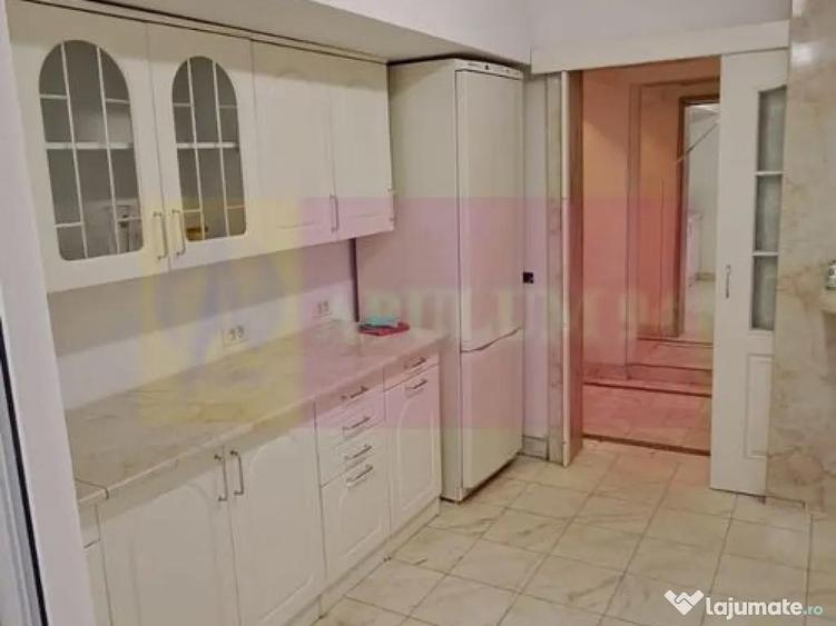 Apartament pe bd Decebal, stradal, - 13