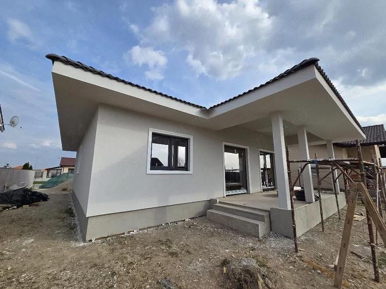 Vand casa individuala pe parter in Mosnita Noua, teren 640 mp - 2