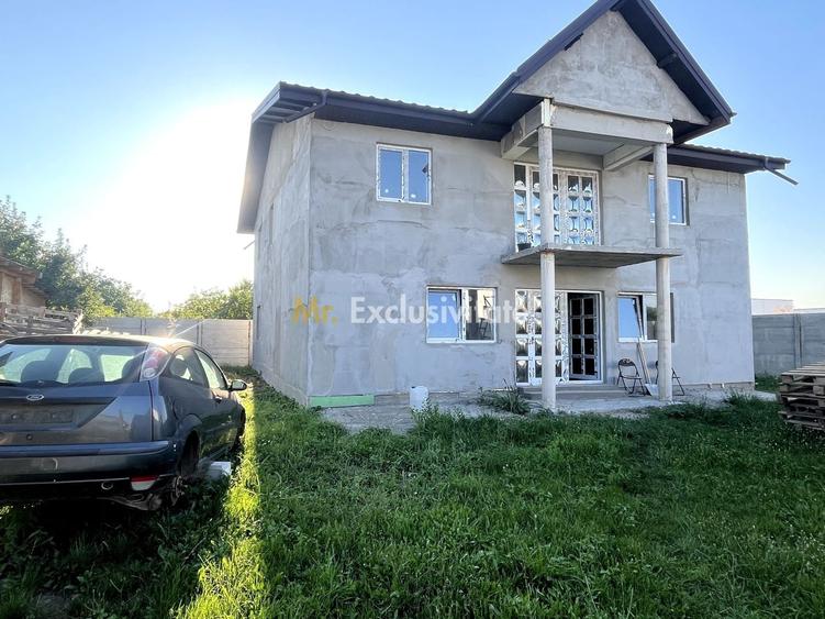 Casă individuală cu 7 camere cu Canalizare în Glina
