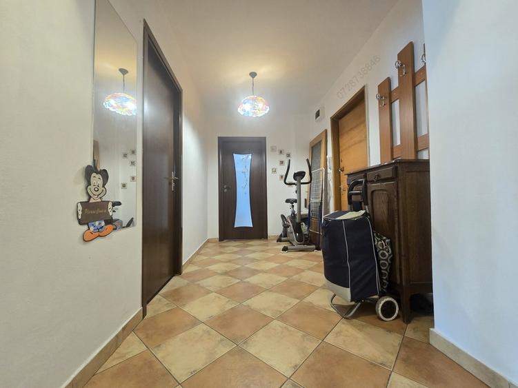 Bulevardul Decebal stradal, langa Metrou Piata Muncii - 13