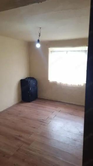 Casa de vanzare 2 locuin?e in aceea?i curte, teren generos 3.855 mp - 5