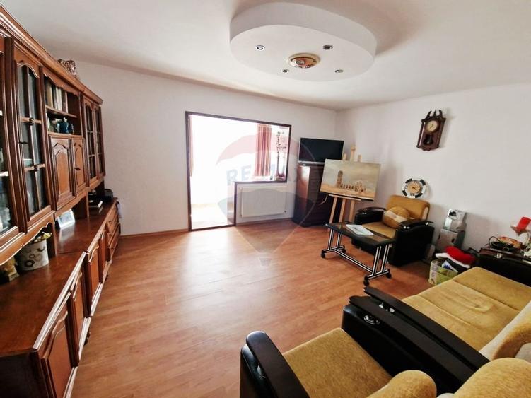 Apartament spațios cu balcon – P. Neamț - 13