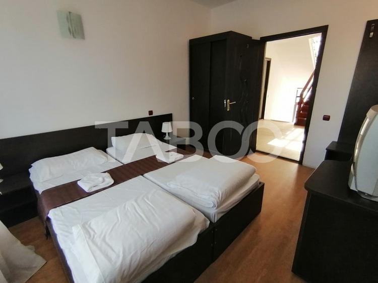 Pensiune 13 camere 16 bai sauna piscina si teren 1565 mp Cisnadioara - 32