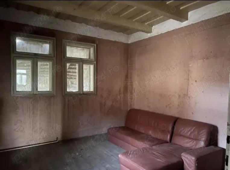 Casa cu cerdac ,gradina mare 3217 si teren 4000 mp un total de 7217 mp.Curent trifazic. - 2