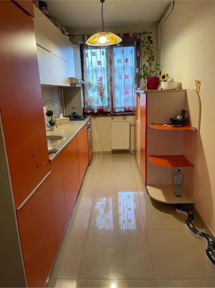 Apartament cu 3 camere semidecomandat în Turda
