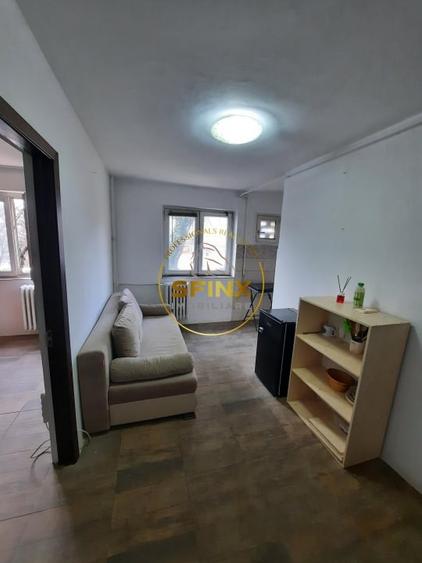 Piata Resita, apartament 2 camere etaj 1 in bloc de 4 etaje, comision zero - 12