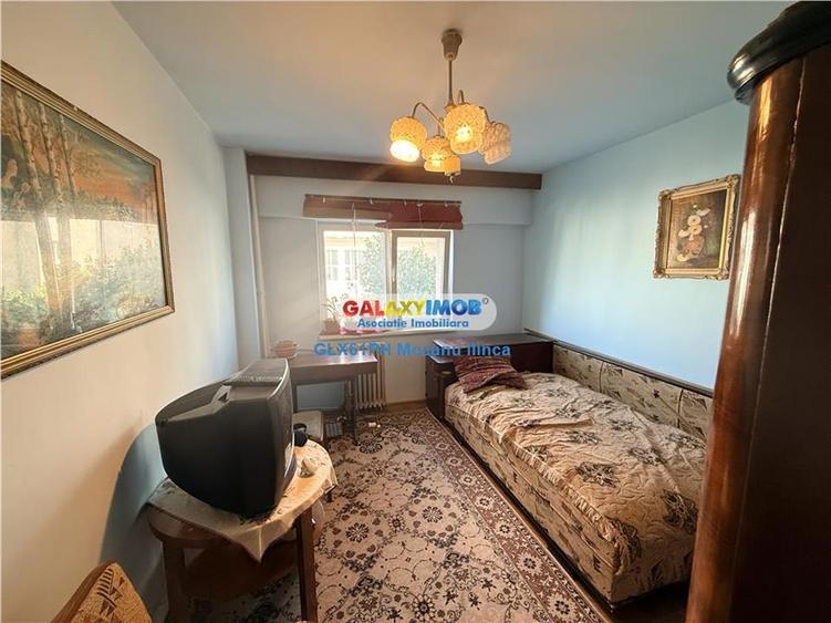 Apartament cu 3 camere decomandat în Republicii