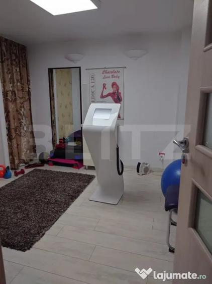 Spațiu comercial, de 290 mp, în Micro 3