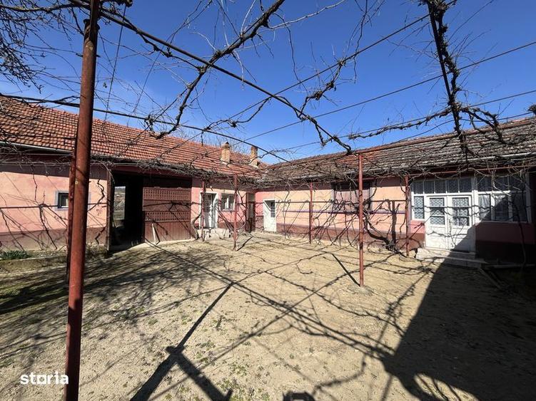 Casa de vanzare sat Petrani - 2