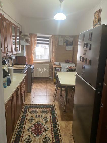 Apartament 2 camere decomandat, zona Km 5