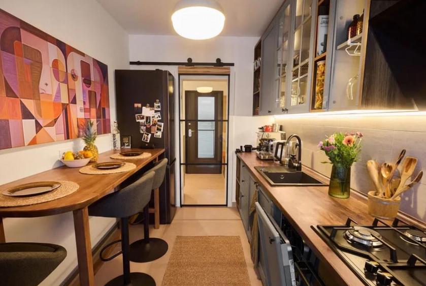 Apartament 2 camere, decomandat - zona Cristian - 3