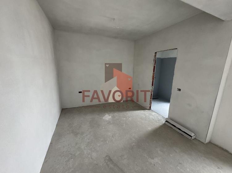 Gradina proprie de 62 mp. Decomandat. 40 mp utili - 2