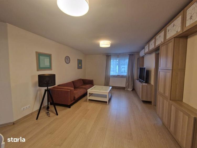 Inchiriez apartament 3 camere Zavoi - partea de jos - 1