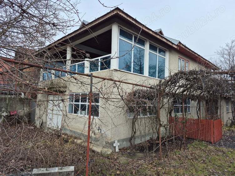 Vila P+1,hala 70 m2 la parter, la DN4 - 2