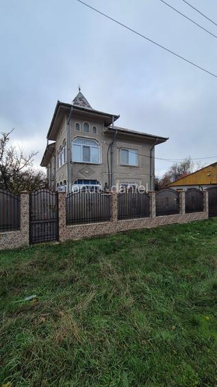 Casa si teren de vânzare