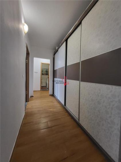 Apartament cu 3 camere decomandat în Titan