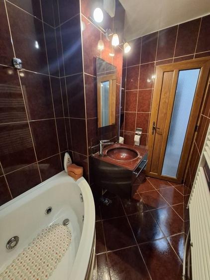 Apartament cu 2 camere decomandat în Central — fotografia 1