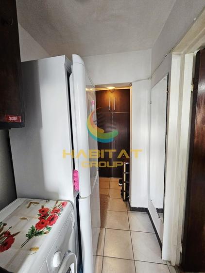 Apartament cu 3 camere semidecomandat în Berceni