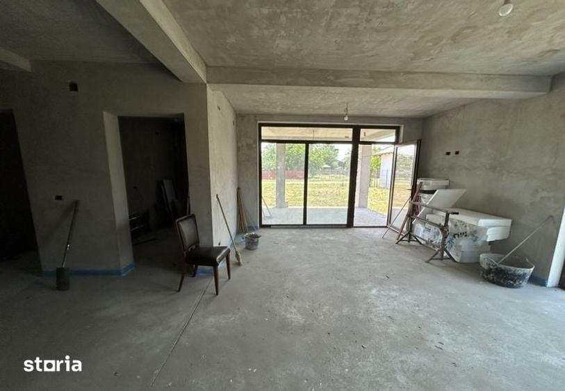 Casă cu 4 camere decomandat cu Teren 170 Mp în Livada