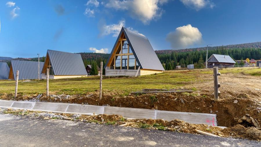 Casă individuală cu 8 camere cu Teren 1400 Mp în Smida