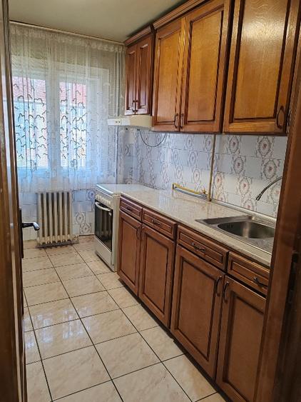 Apartament cu 3 camere semidecomandat în P-ța Gării