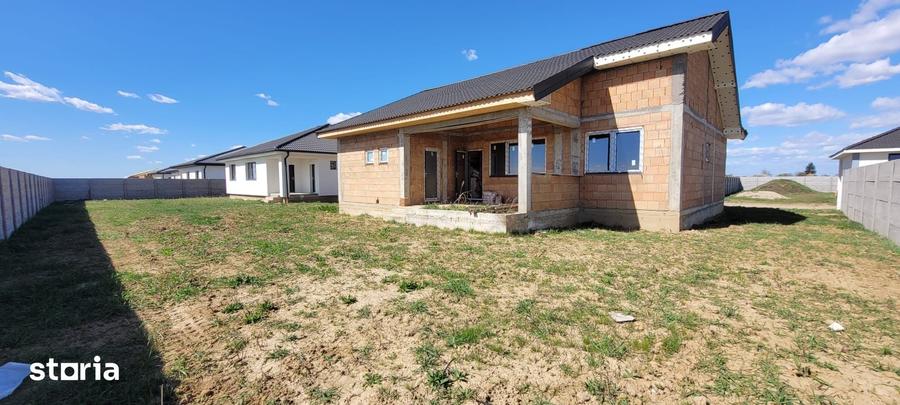Casă cu 4 camere cu Teren 550 Mp în Lazuri