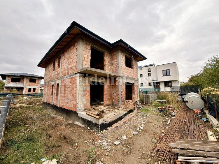 Casă cu 4 camere decomandat cu Teren 500 Mp în Bârnova
